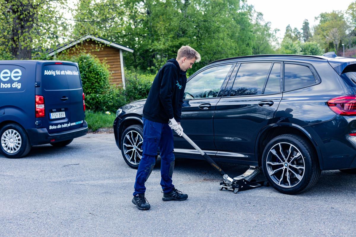 Slipp krånglet med däckbyten – Carmee lanserar mobilt däckbyte och däckhotell